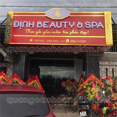 Biển quảng cáo Alu gắn chữ nổi mica, inox cực đẹp